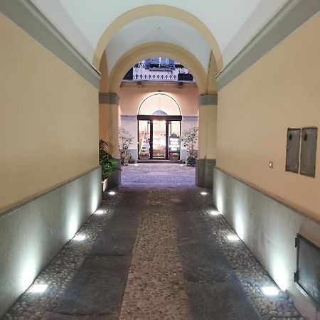 Flora Inn, Super Sweet Studio - Centro Бергамо Экстерьер фото