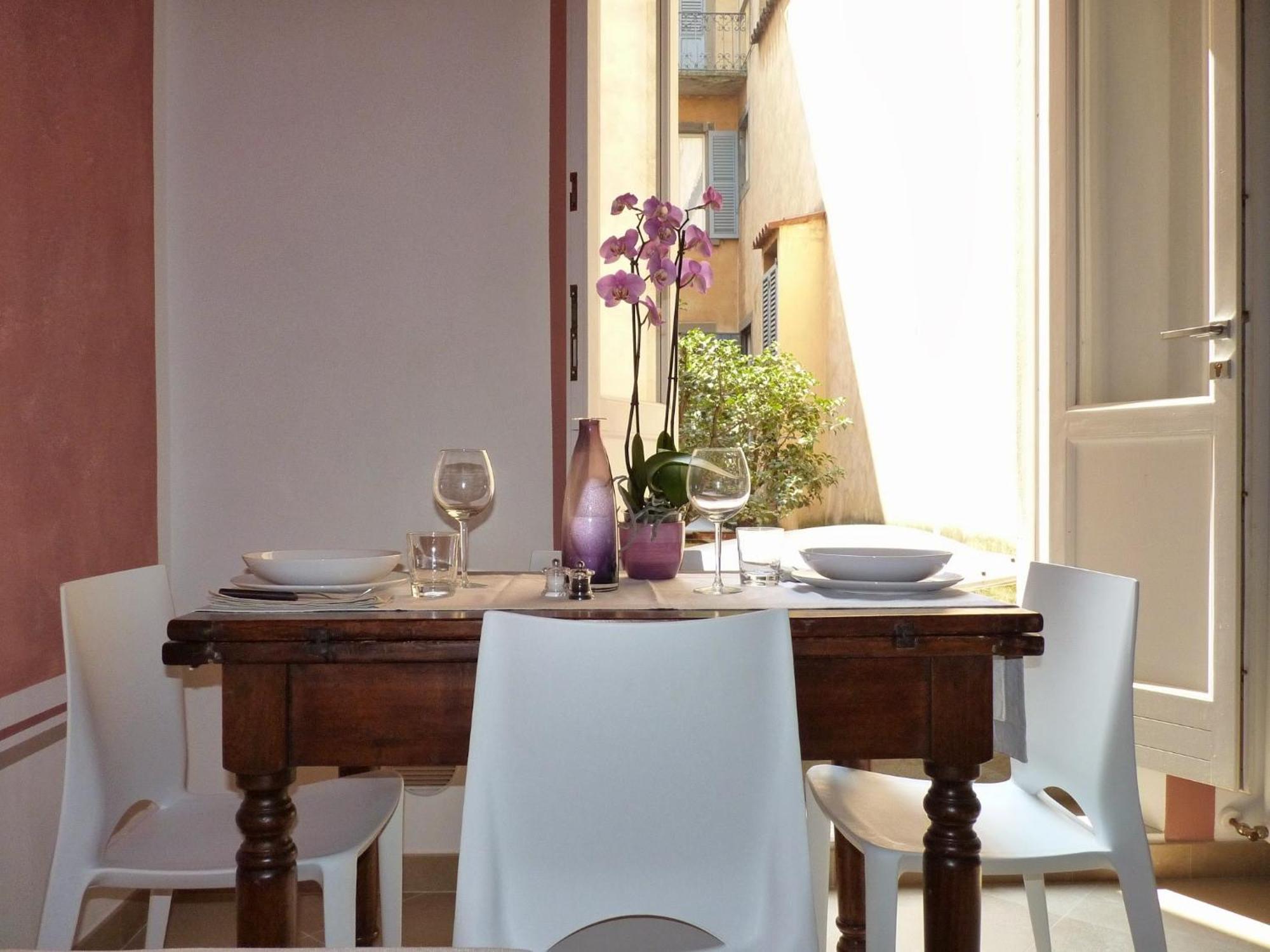 Flora Inn, Super Sweet Studio - Centro Бергамо Экстерьер фото