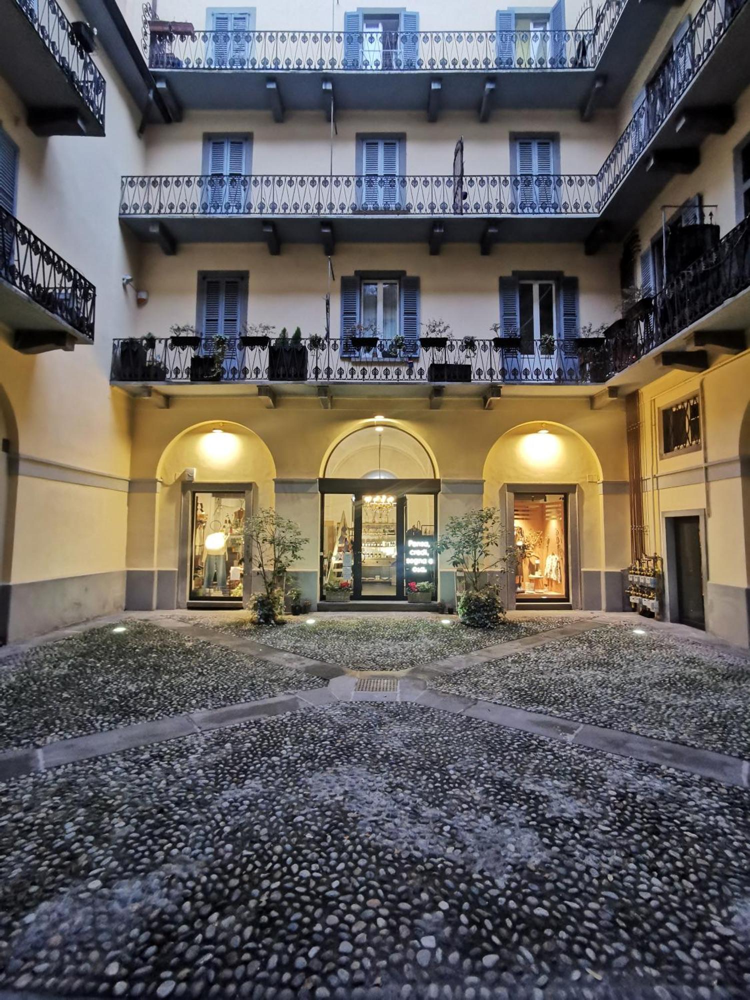 Flora Inn, Super Sweet Studio - Centro Бергамо Экстерьер фото